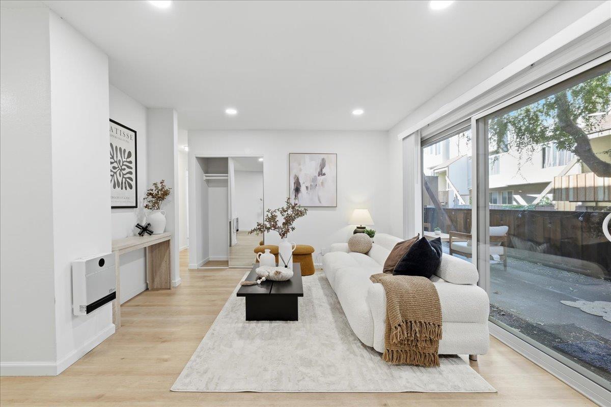 Detail Gallery Image 8 of 37 For 490 Auburn Way #4,  San Jose,  CA 95129 - 2 Beds | 1 Baths