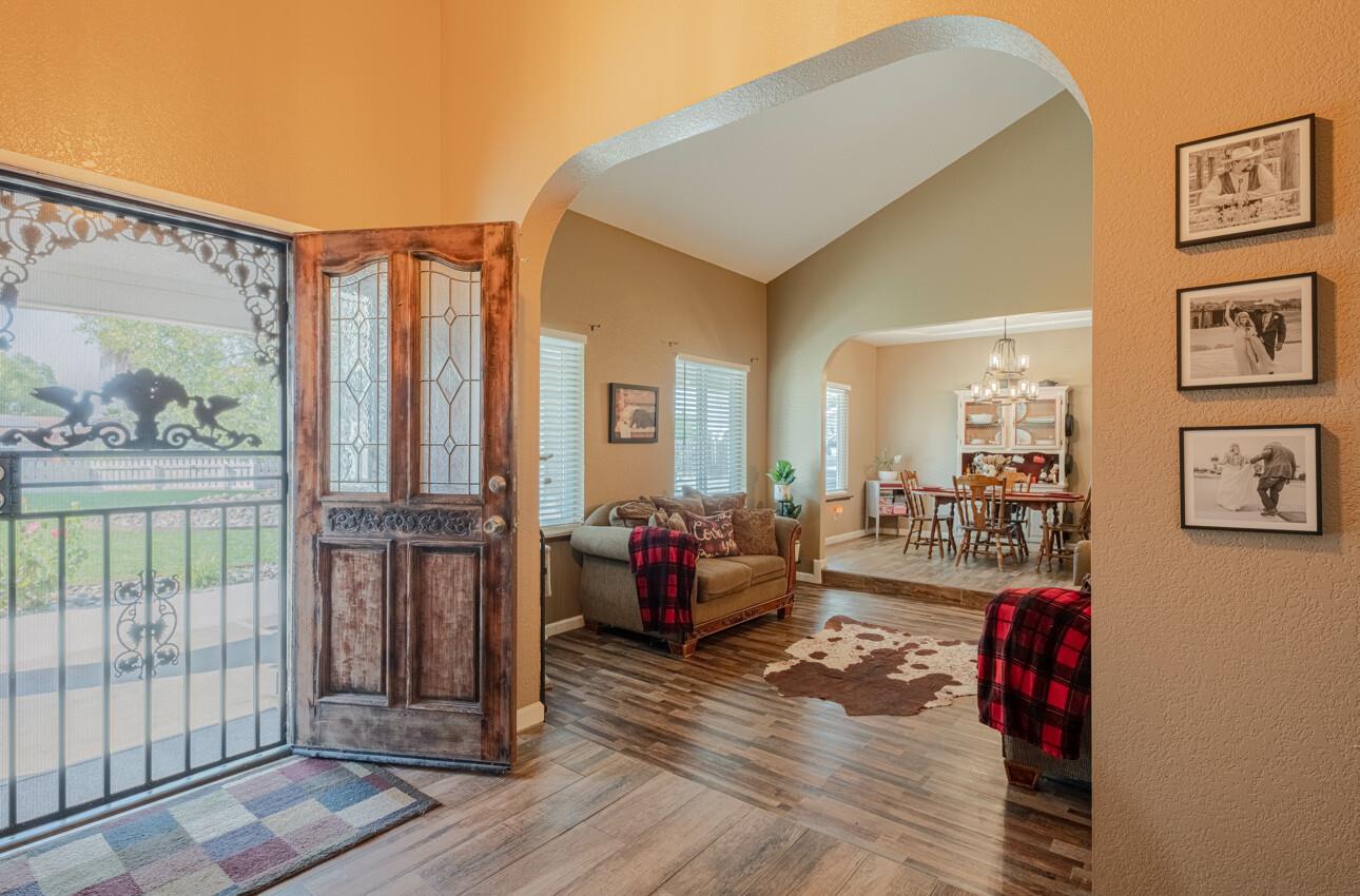 Detail Gallery Image 8 of 49 For 26891 Fonda Ave, Madera,  CA 93638 - 3 Beds | 2 Baths