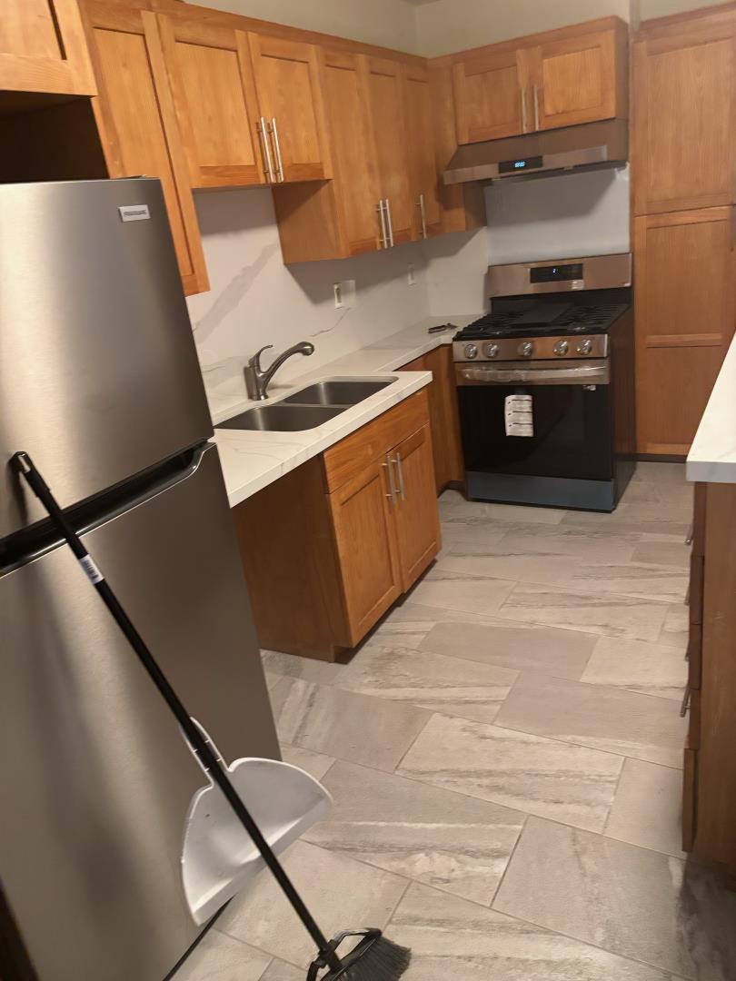 Detail Gallery Image 10 of 15 For 1661 Palou Ave, San Francisco,  CA 94124 - – Beds | – Baths