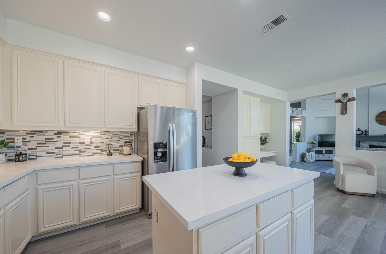 Detail Gallery Image 11 of 42 For 327 Rhine Ct, Salinas,  CA 93906 - 4 Beds | 3 Baths