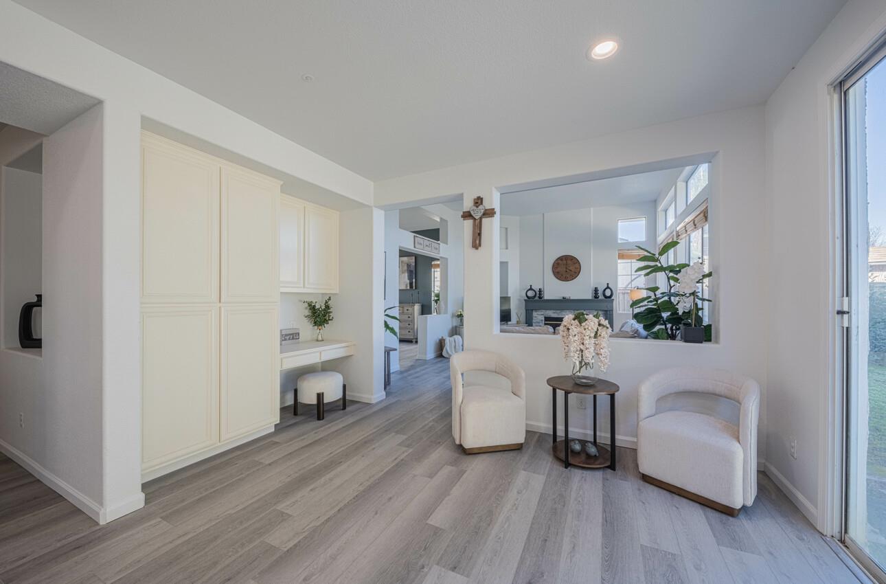 Detail Gallery Image 13 of 42 For 327 Rhine Ct, Salinas,  CA 93906 - 4 Beds | 3 Baths