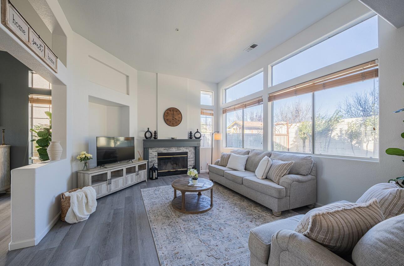 Detail Gallery Image 15 of 42 For 327 Rhine Ct, Salinas,  CA 93906 - 4 Beds | 3 Baths