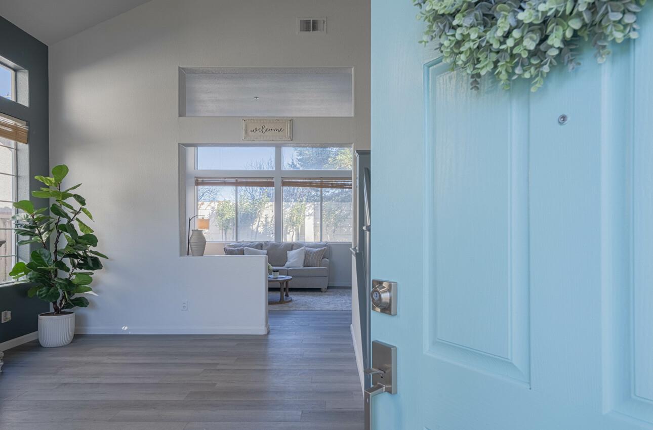 Detail Gallery Image 4 of 42 For 327 Rhine Ct, Salinas,  CA 93906 - 4 Beds | 3 Baths