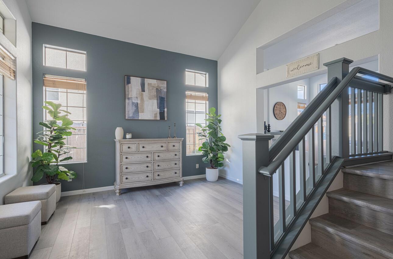 Detail Gallery Image 5 of 42 For 327 Rhine Ct, Salinas,  CA 93906 - 4 Beds | 3 Baths