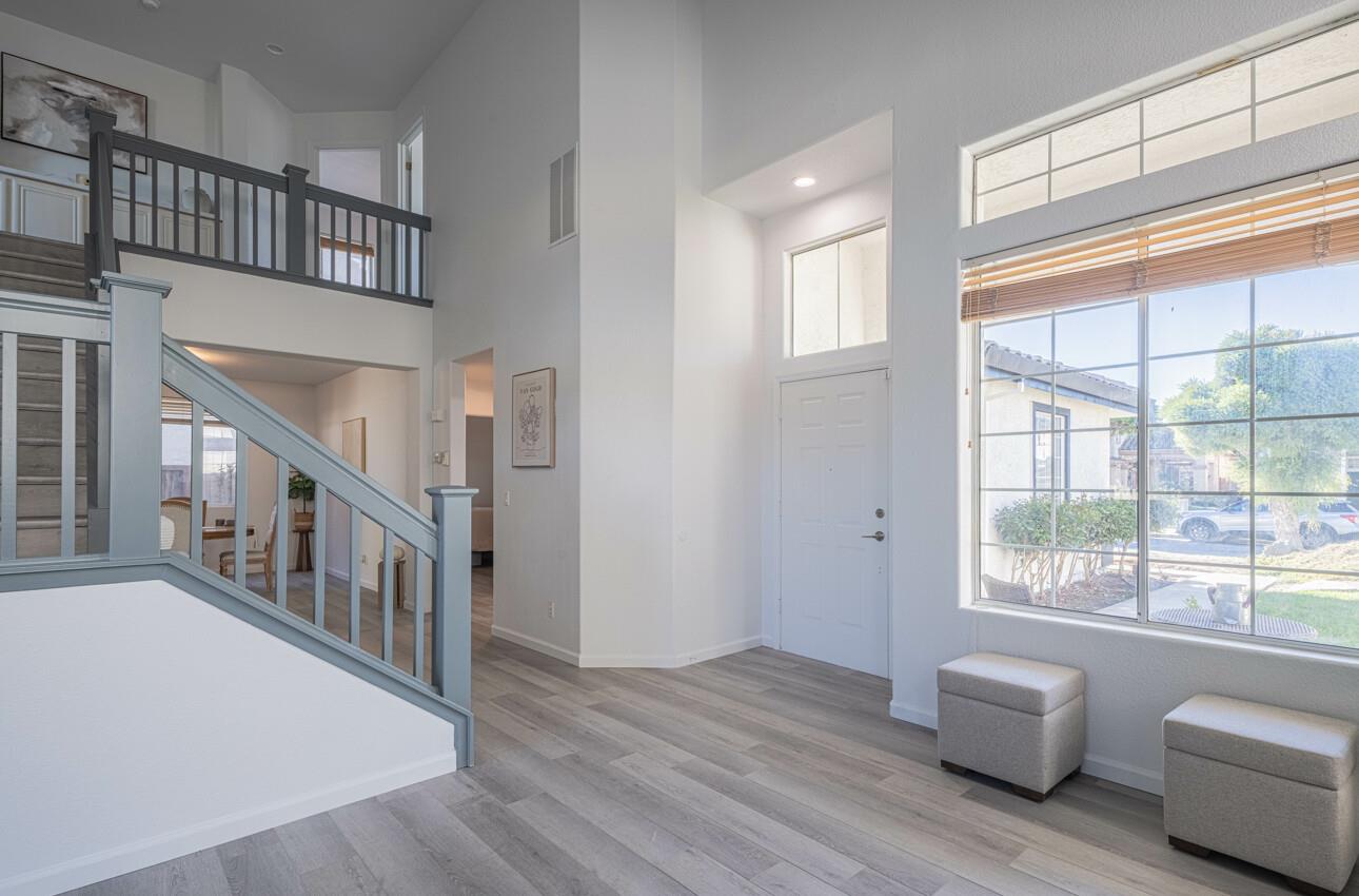 Detail Gallery Image 6 of 42 For 327 Rhine Ct, Salinas,  CA 93906 - 4 Beds | 3 Baths