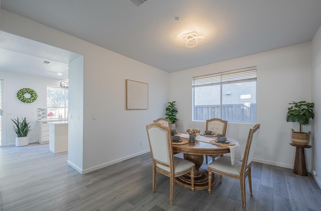 Detail Gallery Image 8 of 42 For 327 Rhine Ct, Salinas,  CA 93906 - 4 Beds | 3 Baths