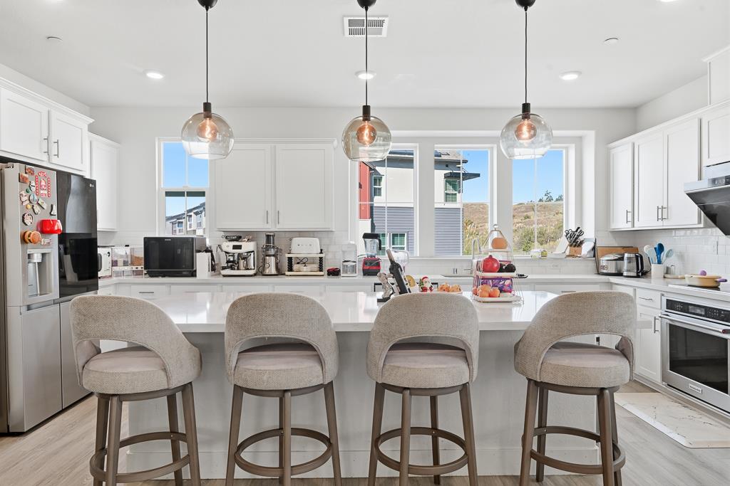 Detail Gallery Image 2 of 62 For 28983 Ashwell Ave, Hayward,  CA 94544 - 4 Beds | 3/1 Baths