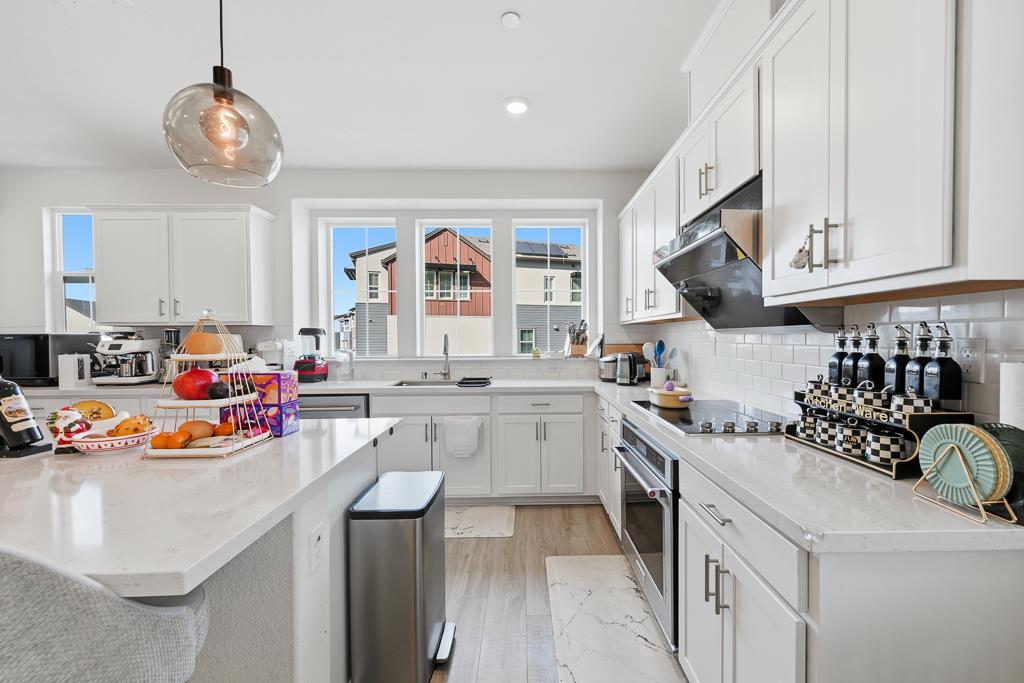 Detail Gallery Image 3 of 62 For 28983 Ashwell Ave, Hayward,  CA 94544 - 4 Beds | 3/1 Baths