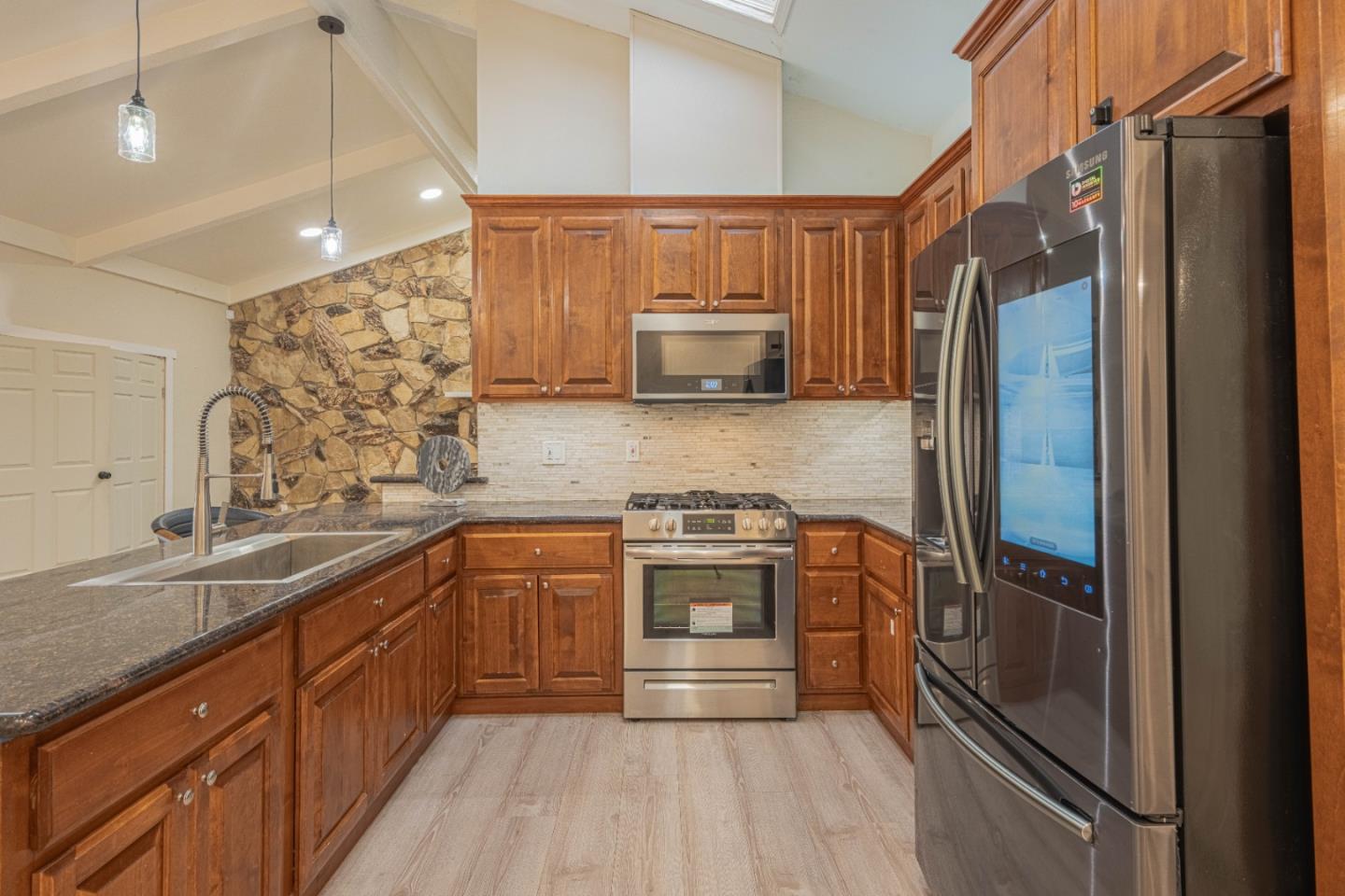 Detail Gallery Image 10 of 39 For 119 San Jose St, Salinas,  CA 93901 - 3 Beds | 2/1 Baths