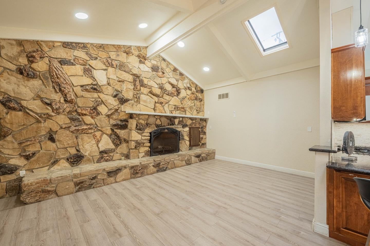 Detail Gallery Image 12 of 39 For 119 San Jose St, Salinas,  CA 93901 - 3 Beds | 2/1 Baths