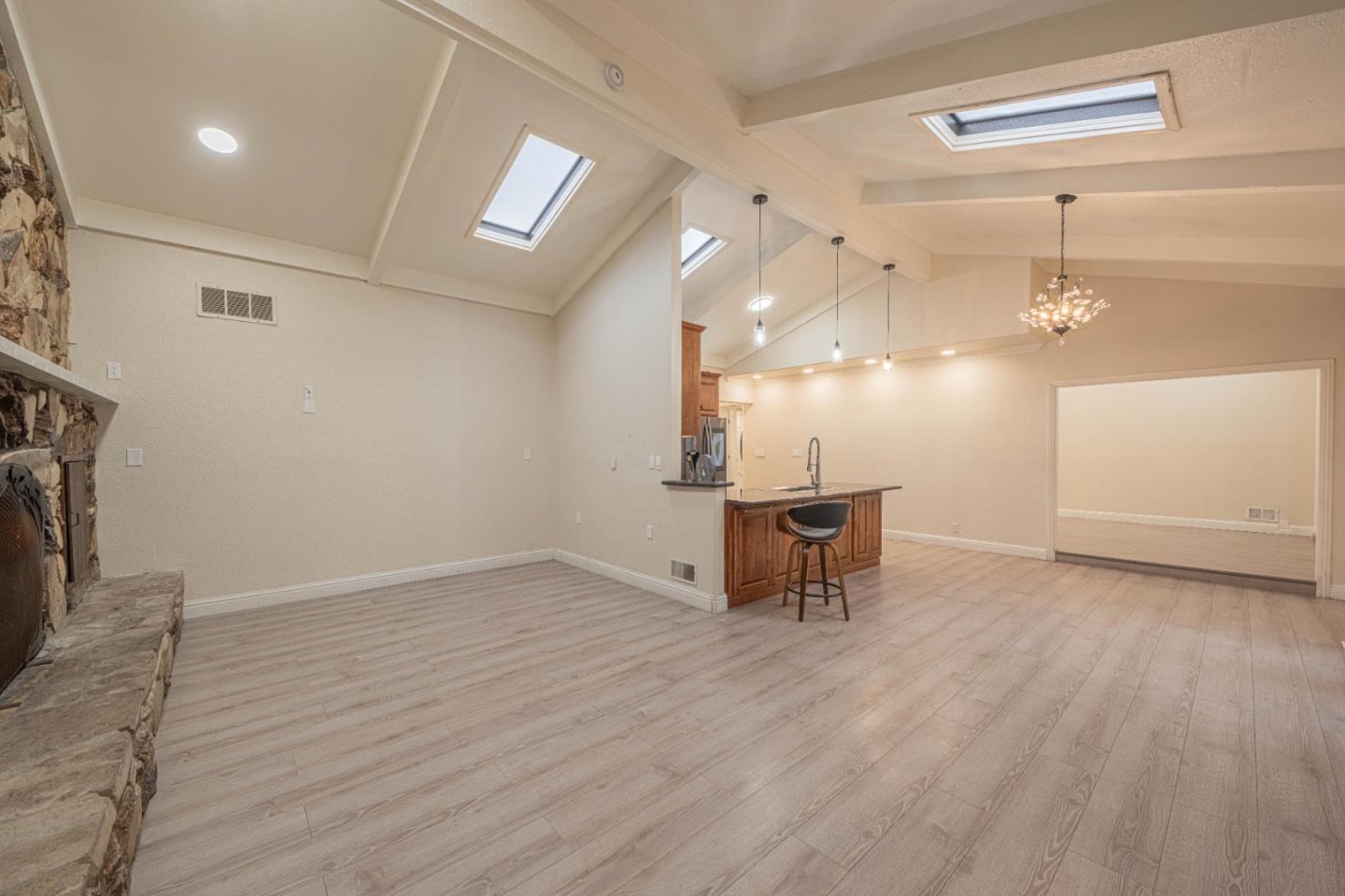 Detail Gallery Image 13 of 39 For 119 San Jose St, Salinas,  CA 93901 - 3 Beds | 2/1 Baths