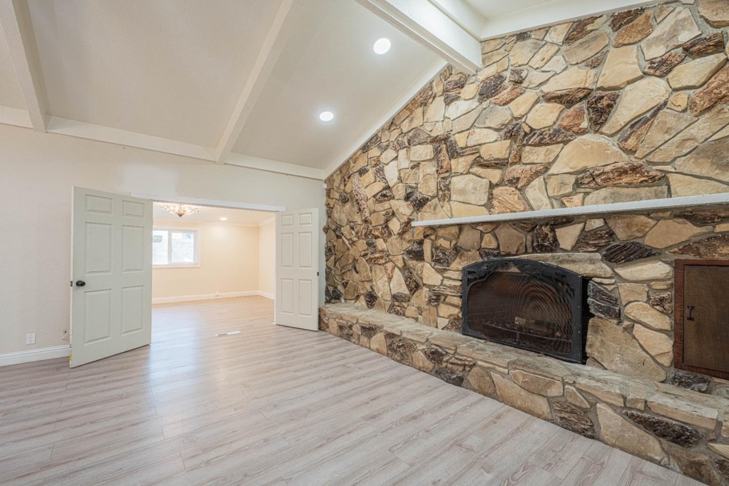 Detail Gallery Image 14 of 39 For 119 San Jose St, Salinas,  CA 93901 - 3 Beds | 2/1 Baths