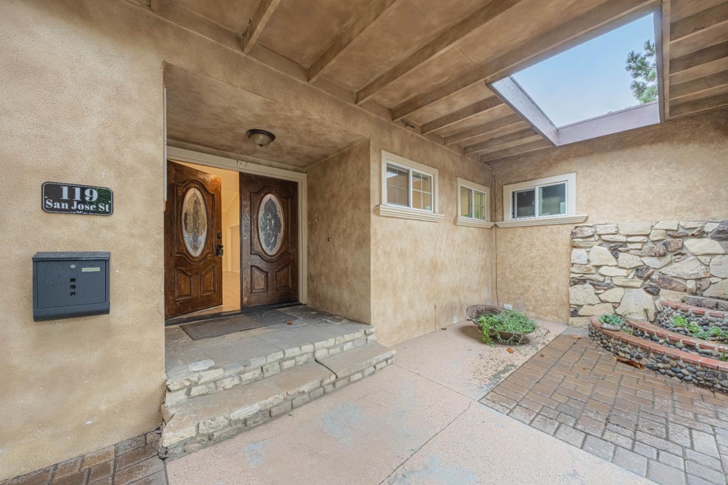 Detail Gallery Image 3 of 39 For 119 San Jose St, Salinas,  CA 93901 - 3 Beds | 2/1 Baths