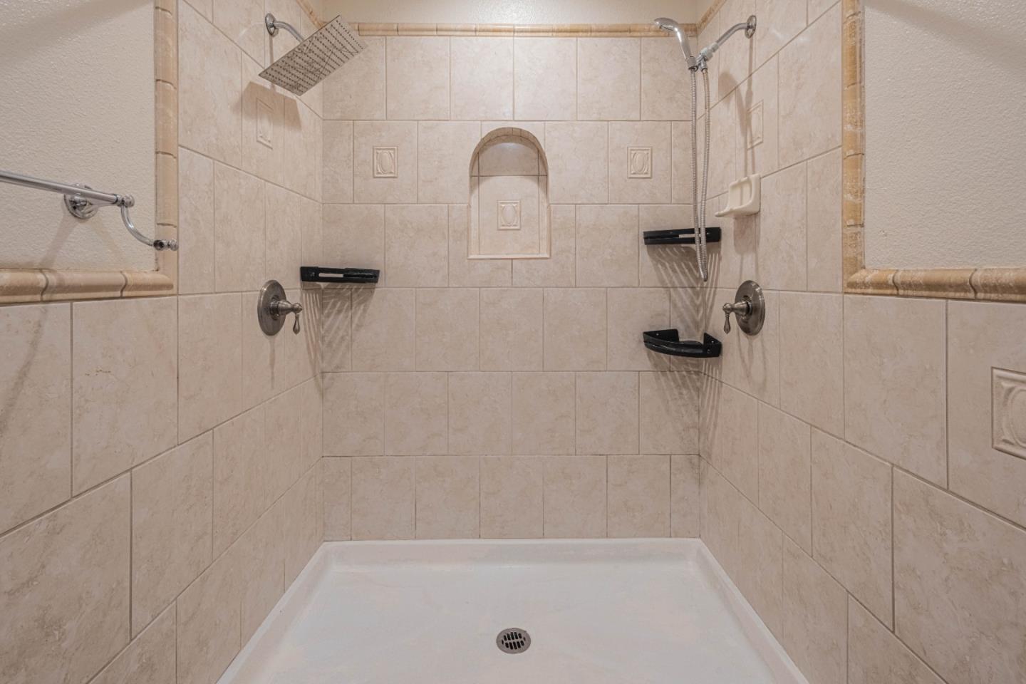 Detail Gallery Image 33 of 39 For 119 San Jose St, Salinas,  CA 93901 - 3 Beds | 2/1 Baths