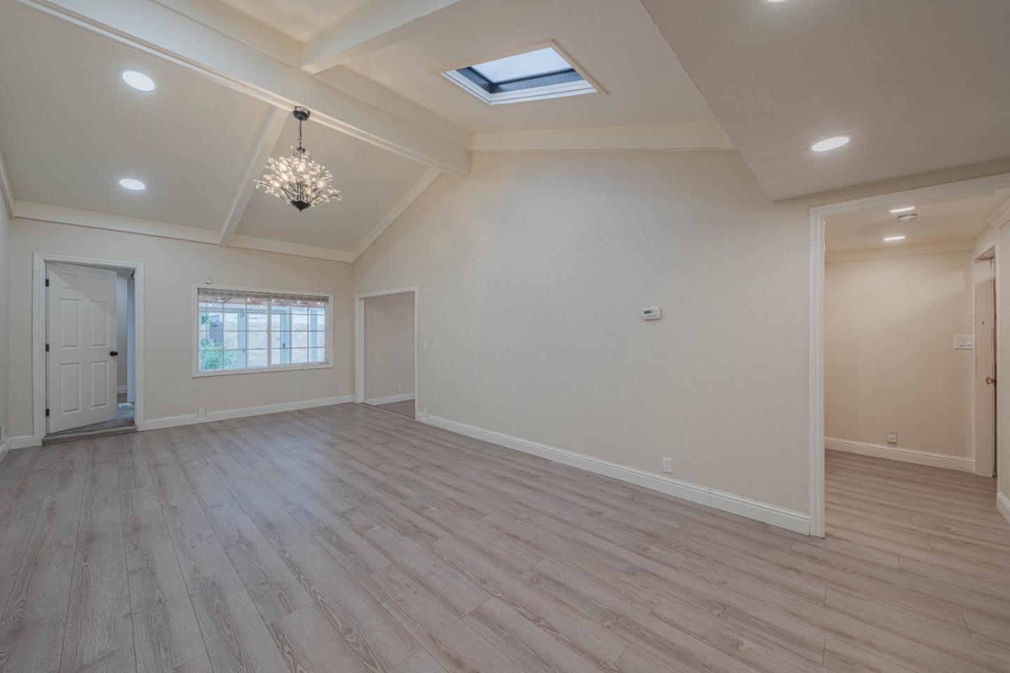 Detail Gallery Image 5 of 39 For 119 San Jose St, Salinas,  CA 93901 - 3 Beds | 2/1 Baths