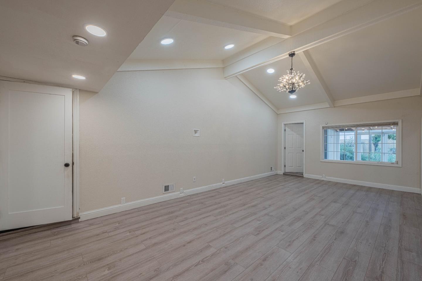 Detail Gallery Image 7 of 39 For 119 San Jose St, Salinas,  CA 93901 - 3 Beds | 2/1 Baths