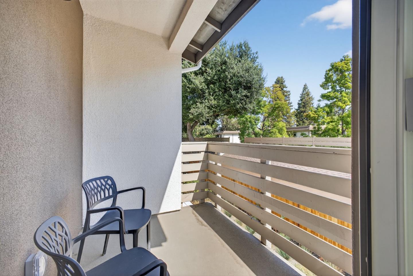 Detail Gallery Image 10 of 52 For 955 Woodside Rd, Redwood City,  CA 94061 - 4 Beds | 2/1 Baths