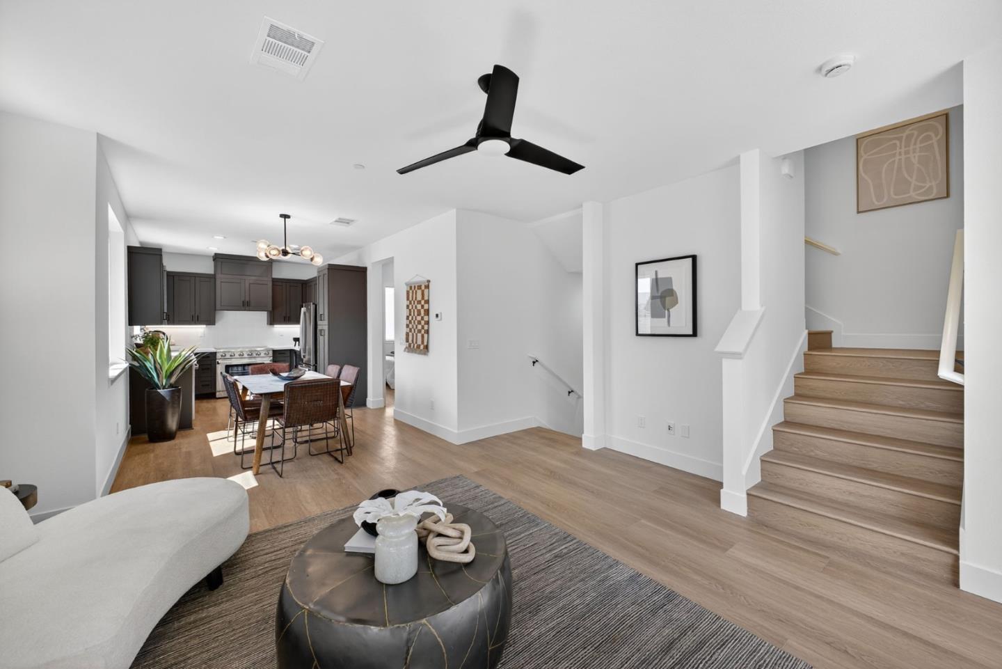 Detail Gallery Image 11 of 52 For 955 Woodside Rd, Redwood City,  CA 94061 - 4 Beds | 2/1 Baths