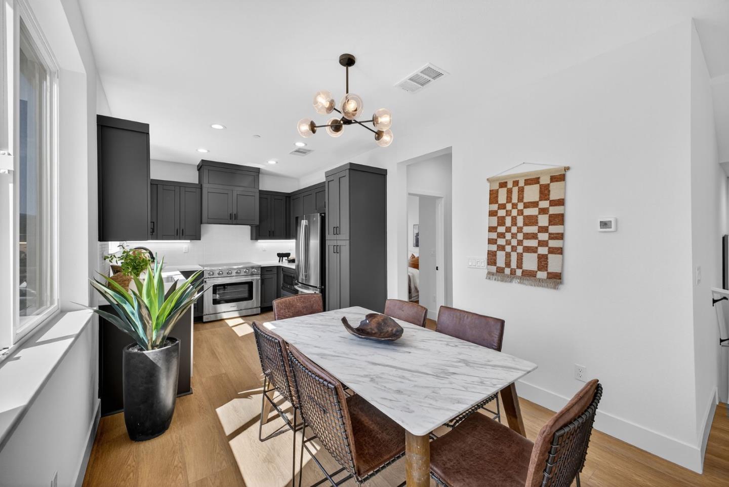 Detail Gallery Image 14 of 52 For 955 Woodside Rd, Redwood City,  CA 94061 - 4 Beds | 2/1 Baths