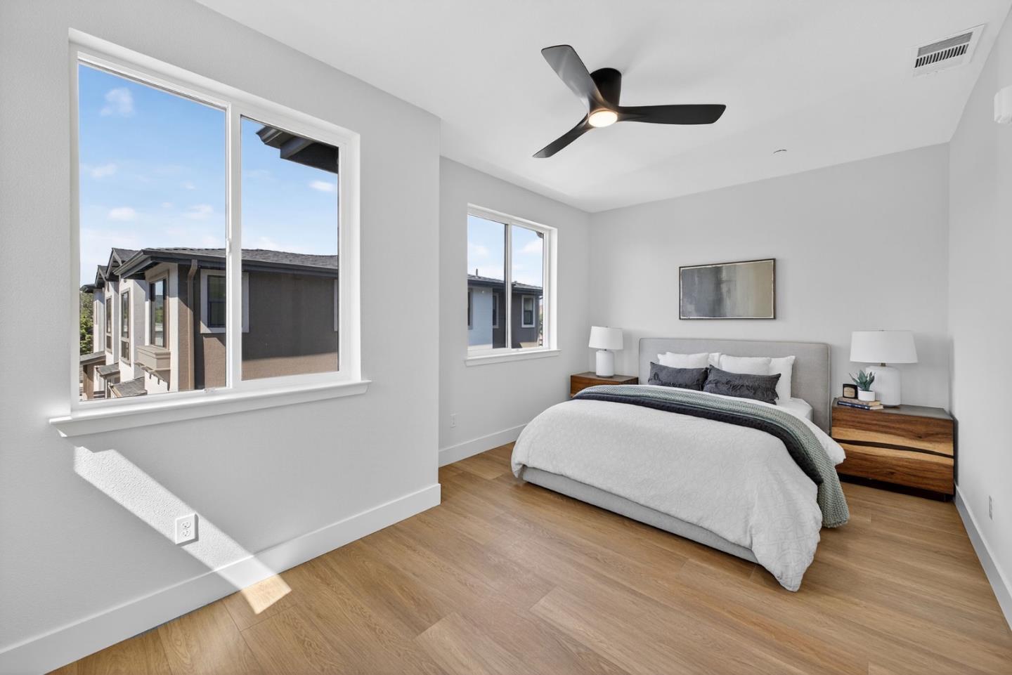 Detail Gallery Image 27 of 52 For 955 Woodside Rd, Redwood City,  CA 94061 - 4 Beds | 2/1 Baths