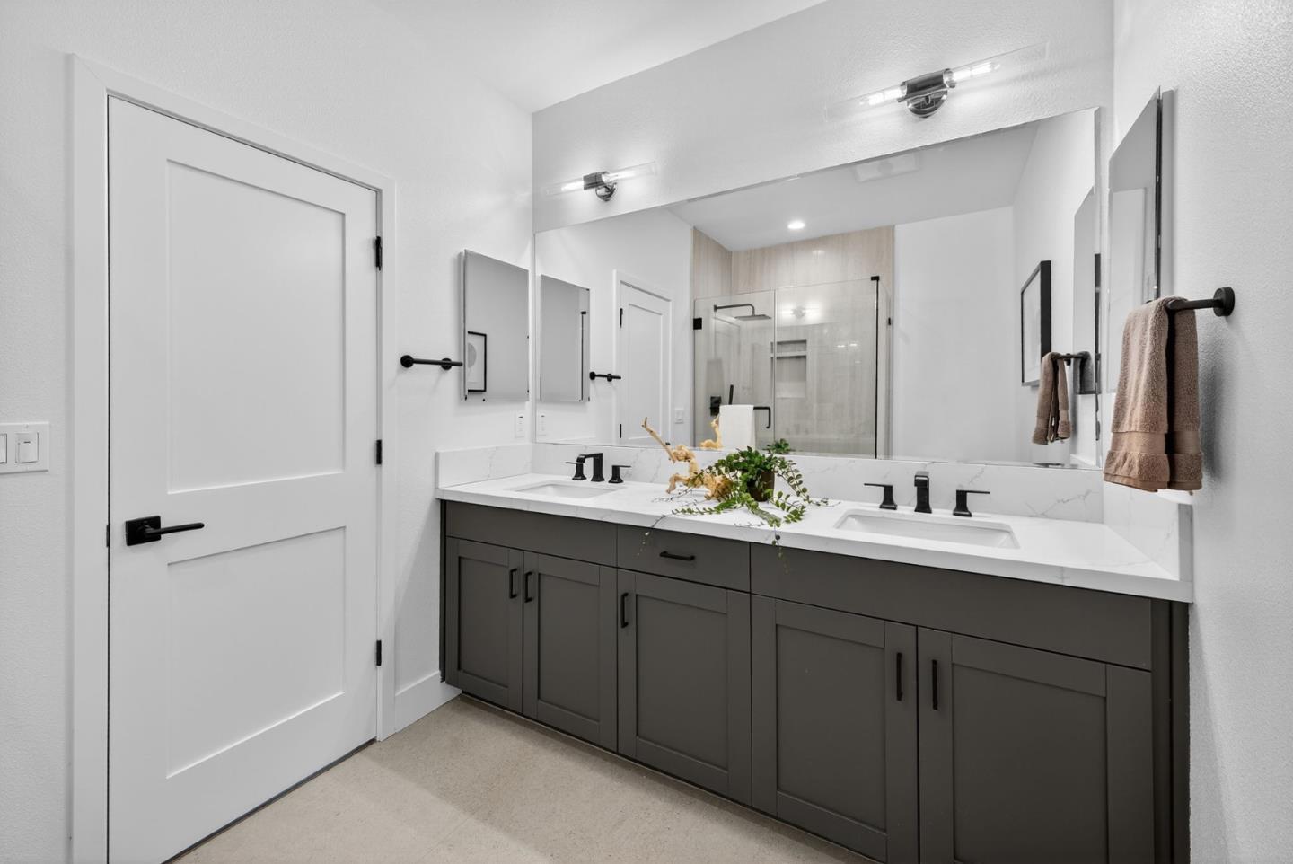 Detail Gallery Image 32 of 52 For 955 Woodside Rd, Redwood City,  CA 94061 - 4 Beds | 2/1 Baths