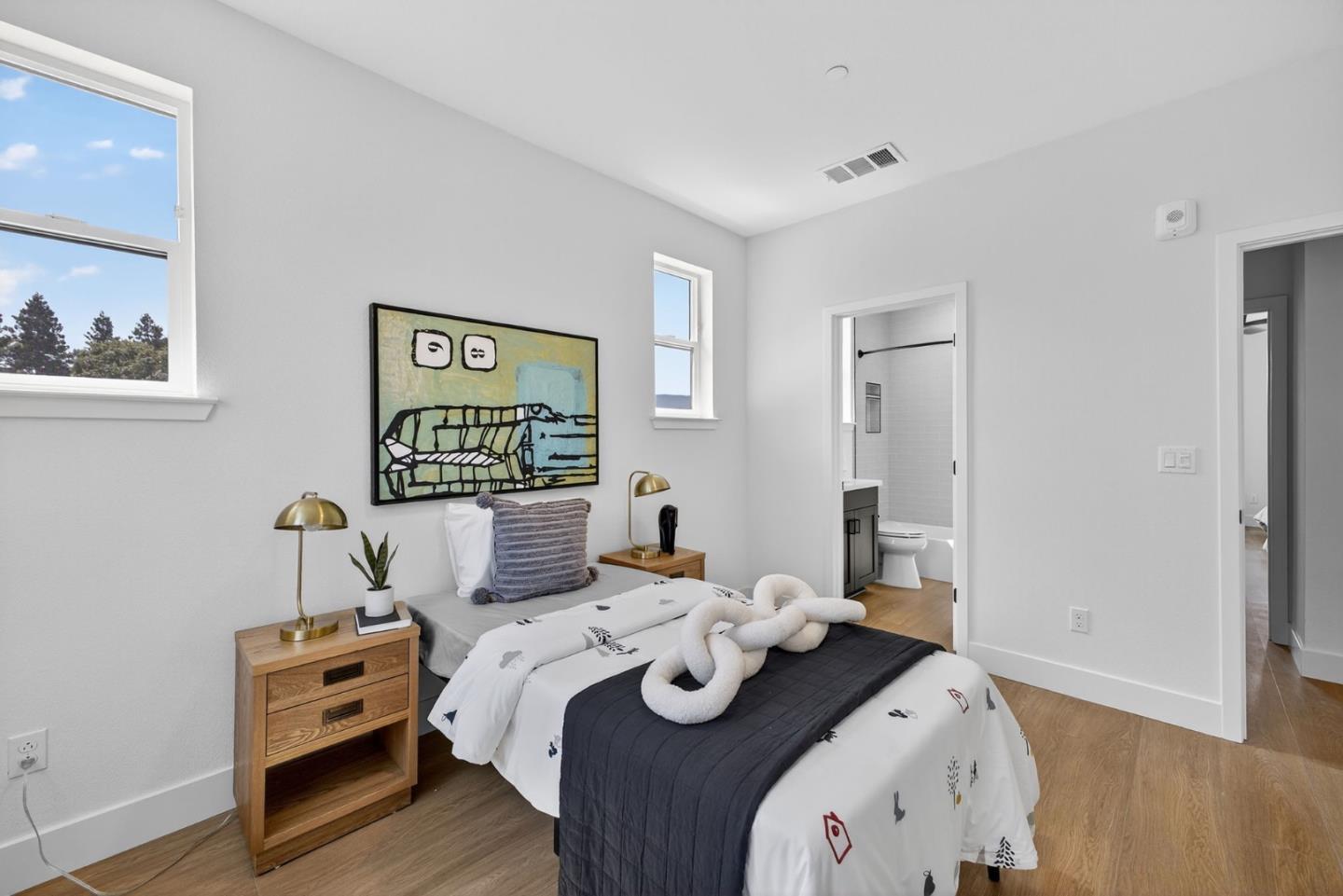 Detail Gallery Image 36 of 52 For 955 Woodside Rd, Redwood City,  CA 94061 - 4 Beds | 2/1 Baths