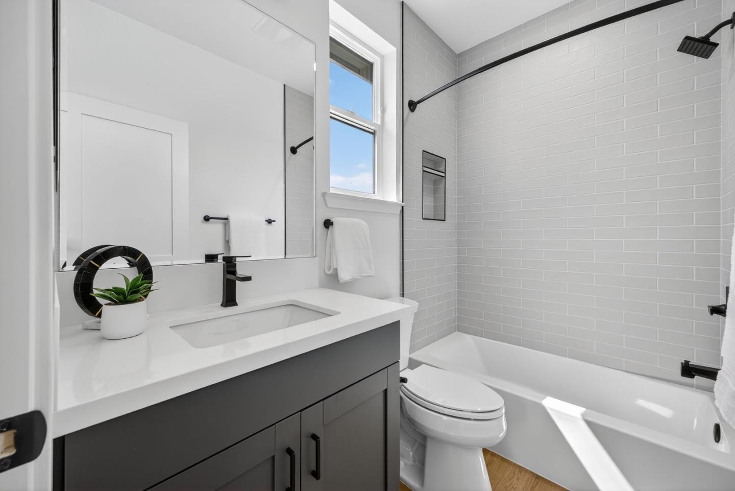 Detail Gallery Image 38 of 52 For 955 Woodside Rd, Redwood City,  CA 94061 - 4 Beds | 2/1 Baths