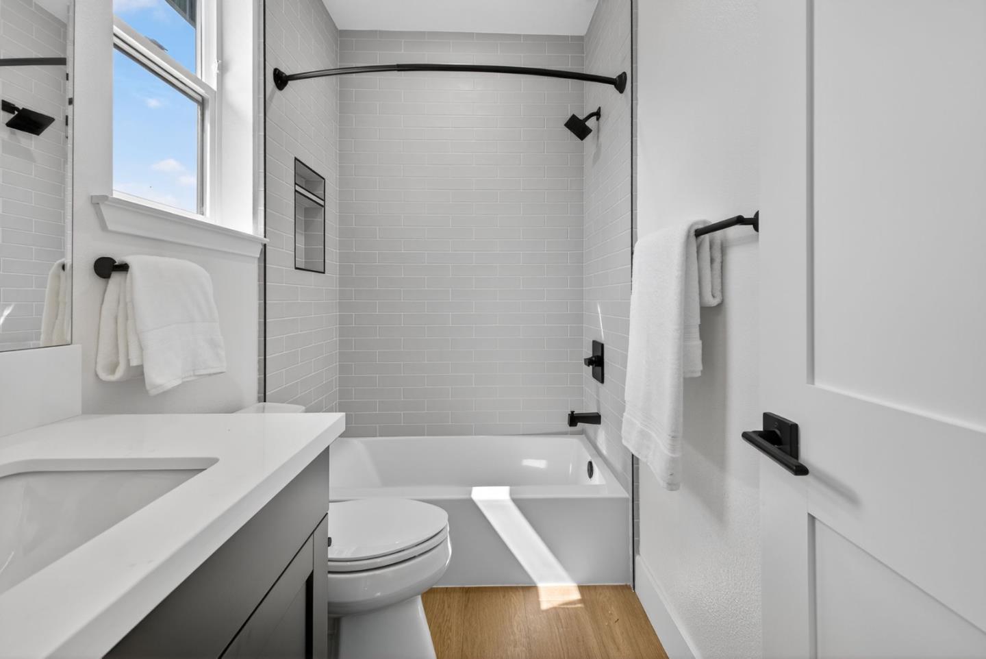 Detail Gallery Image 39 of 52 For 955 Woodside Rd, Redwood City,  CA 94061 - 4 Beds | 2/1 Baths