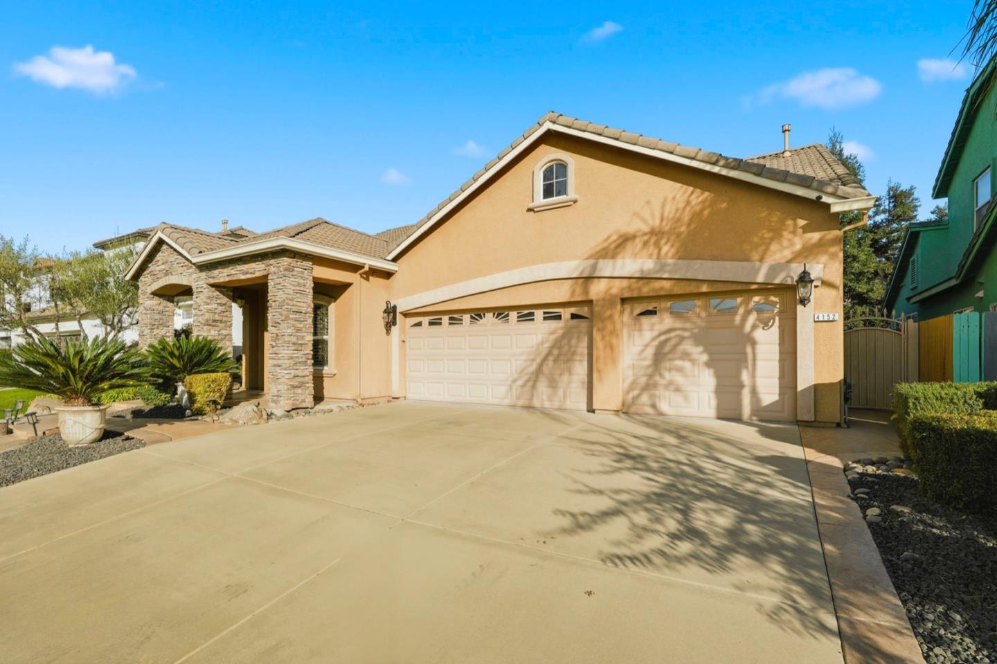 Detail Gallery Image 2 of 37 For 4152 Post Oak Dr, Turlock,  CA 95382 - 4 Beds | 2 Baths