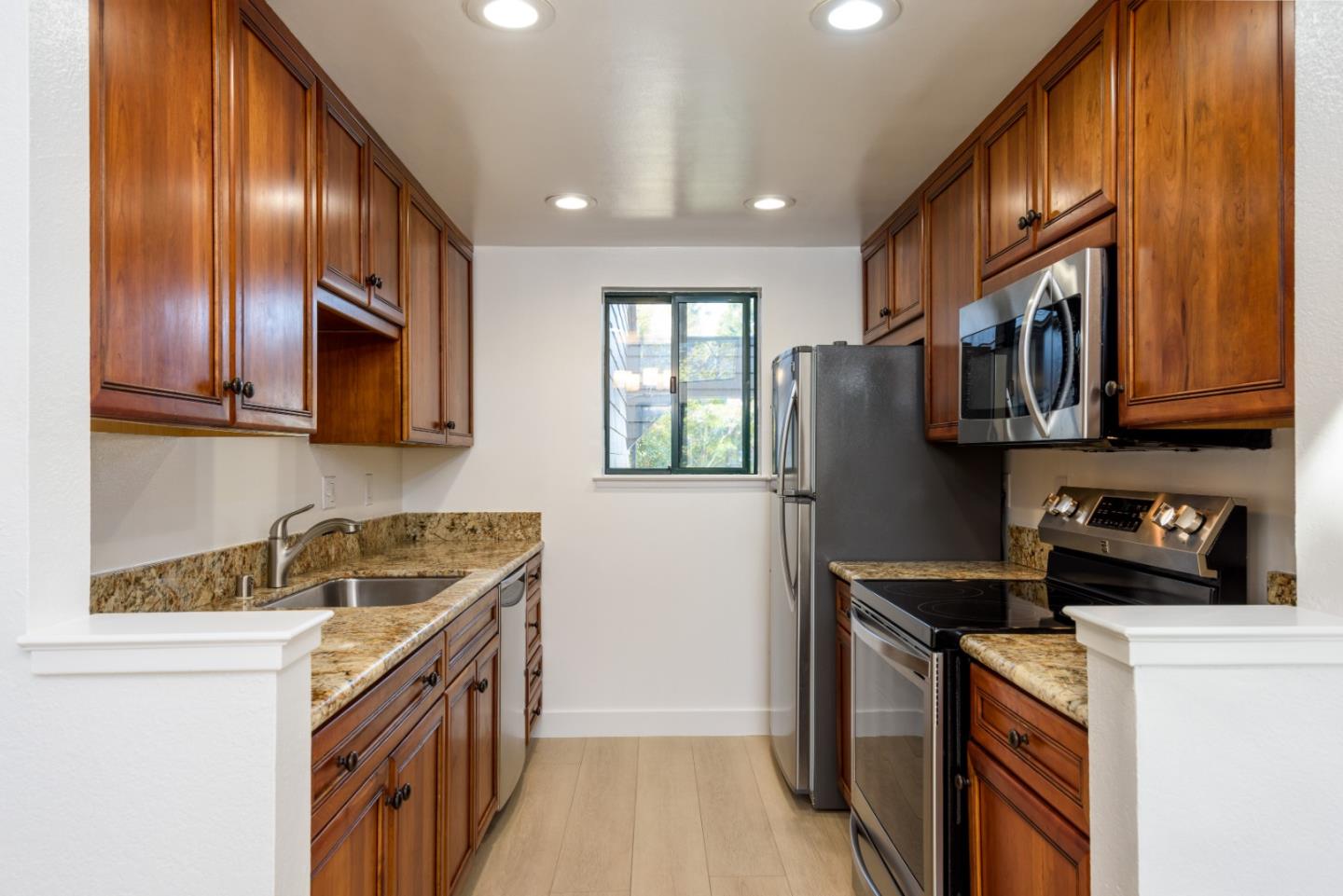 Detail Gallery Image 11 of 35 For 32 Cove Ln, Redwood City,  CA 94065 - 1 Beds | 1 Baths
