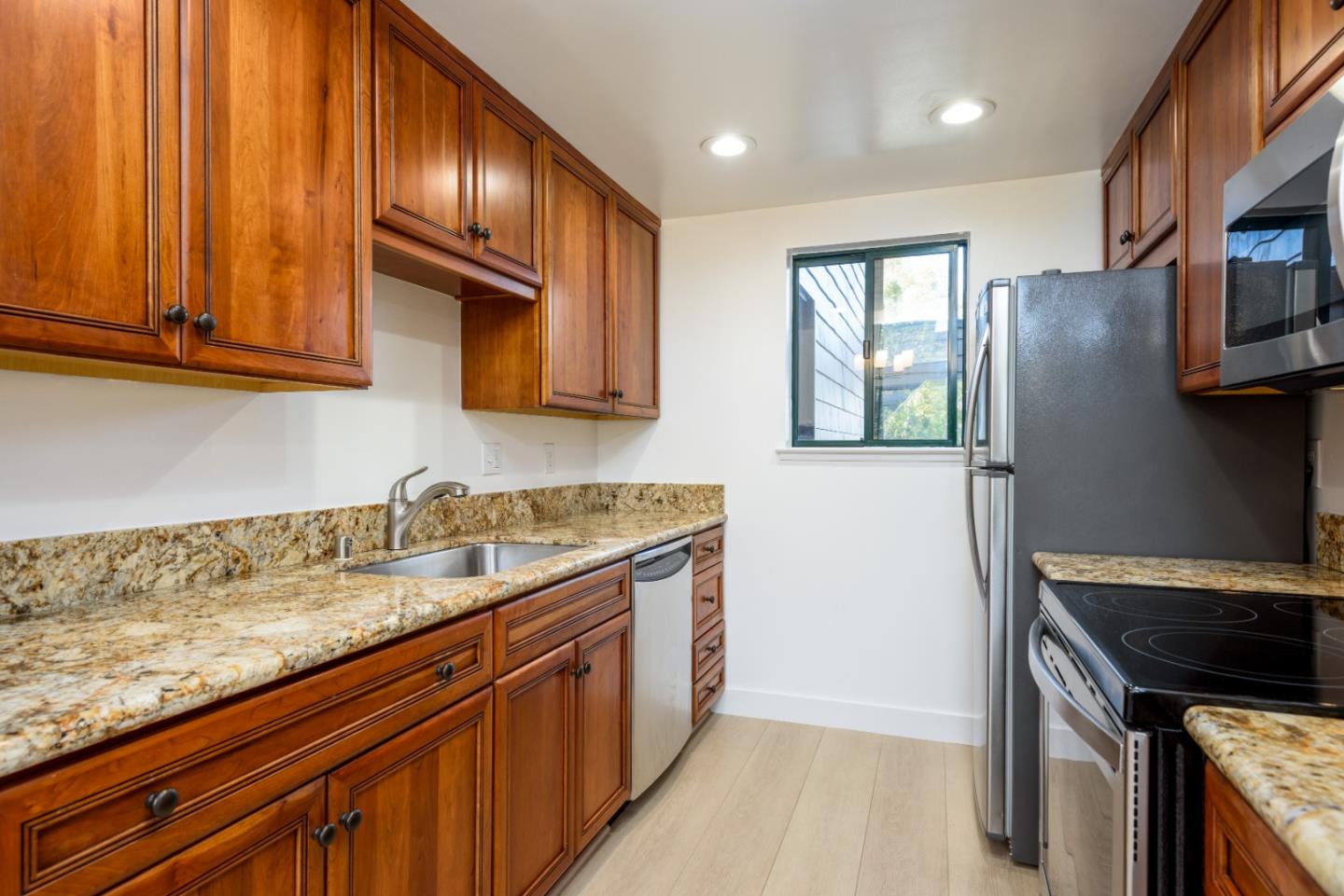 Detail Gallery Image 13 of 35 For 32 Cove Ln, Redwood City,  CA 94065 - 1 Beds | 1 Baths