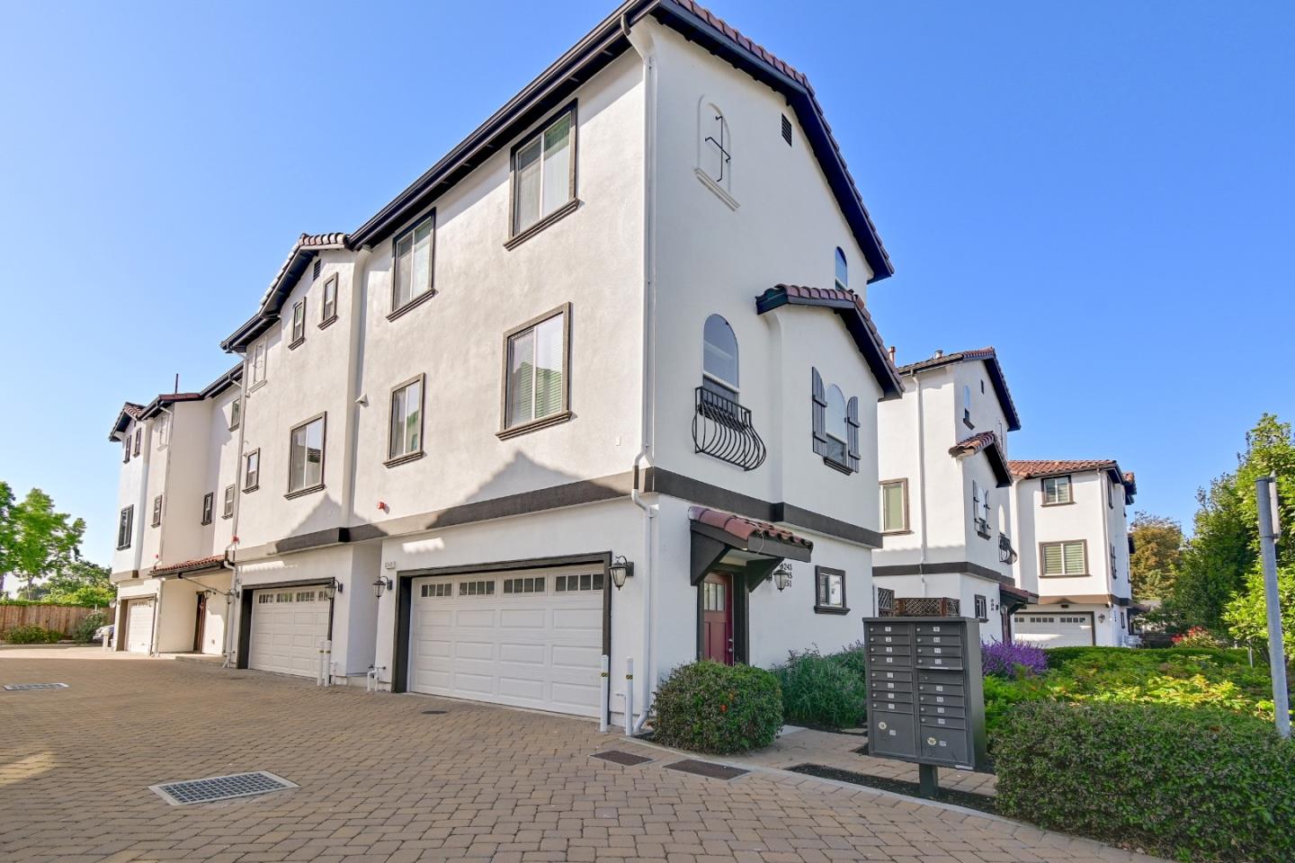 Detail Gallery Image 3 of 37 For 6245 Thornton Ave, Newark,  CA 94560 - 3 Beds | 3 Baths