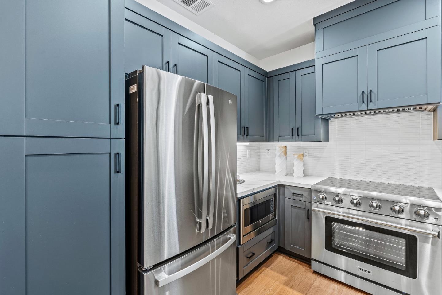 Detail Gallery Image 11 of 29 For 943 Woodside Rd, Redwood City,  CA 94061 - 4 Beds | 3/1 Baths