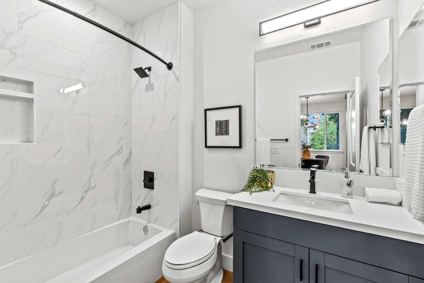 Detail Gallery Image 14 of 29 For 943 Woodside Rd, Redwood City,  CA 94061 - 4 Beds | 3/1 Baths