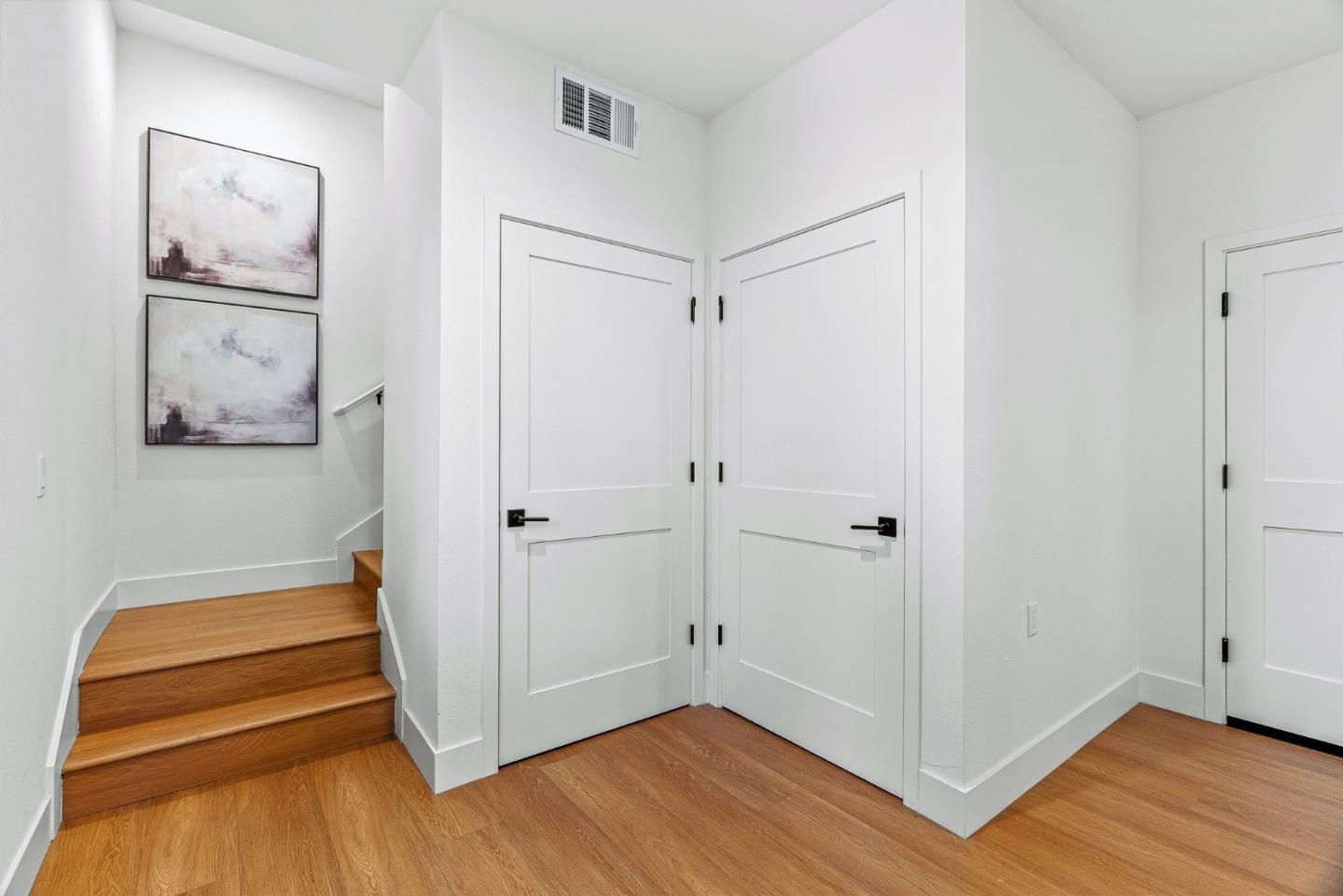 Detail Gallery Image 4 of 29 For 943 Woodside Rd, Redwood City,  CA 94061 - 4 Beds | 3/1 Baths