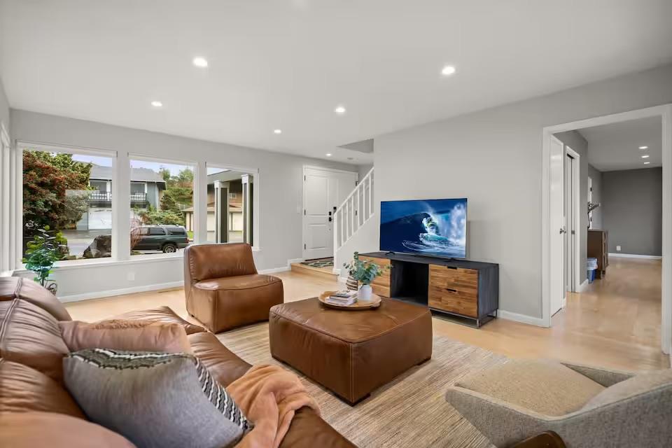 Detail Gallery Image 10 of 33 For 63 Kathleen Ct, Pacifica,  CA 94044 - 4 Beds | 3/1 Baths