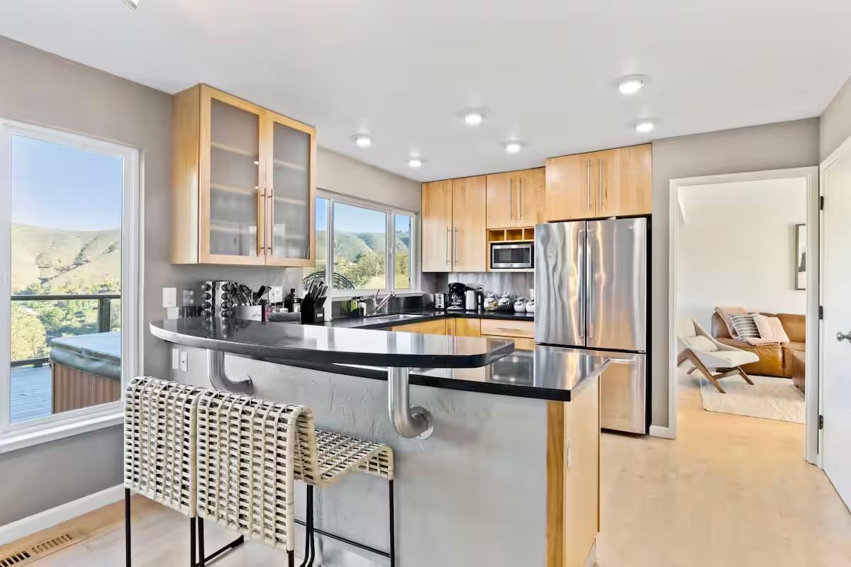 Detail Gallery Image 6 of 33 For 63 Kathleen Ct, Pacifica,  CA 94044 - 4 Beds | 3/1 Baths