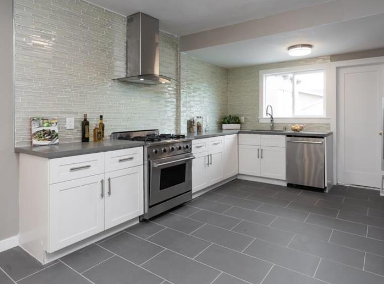 Detail Gallery Image 2 of 11 For 1557 79th Ave, Oakland,  CA 94621 - 3 Beds | 1 Baths