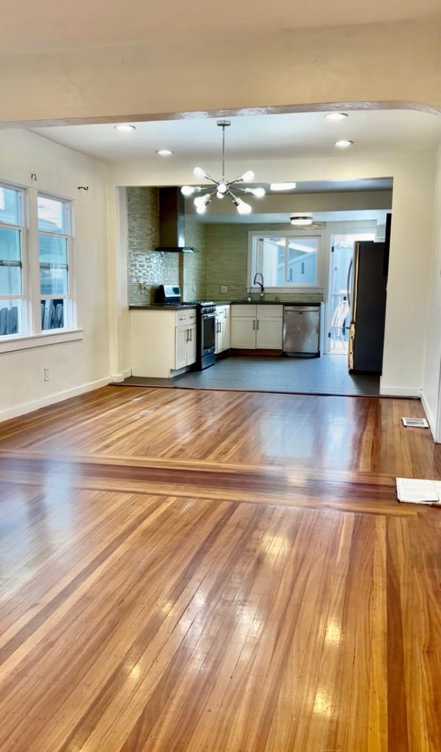 Detail Gallery Image 4 of 11 For 1557 79th Ave, Oakland,  CA 94621 - 3 Beds | 1 Baths