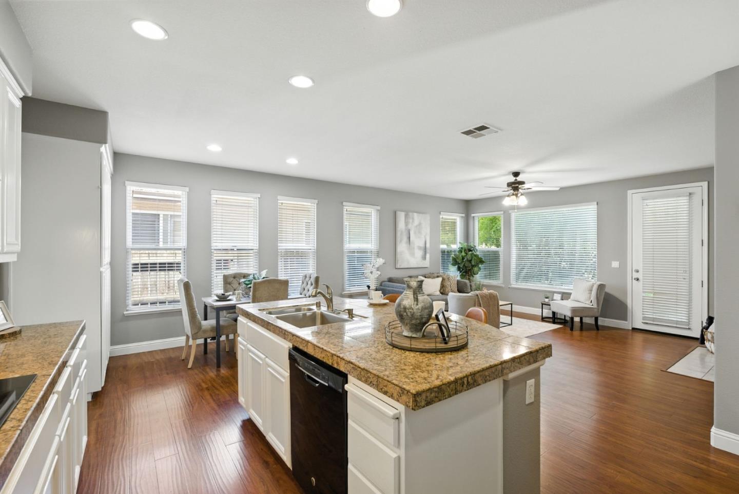 Detail Gallery Image 18 of 44 For 4276 Oakridge Dr, Tracy,  CA 95377 - 4 Beds | 3 Baths