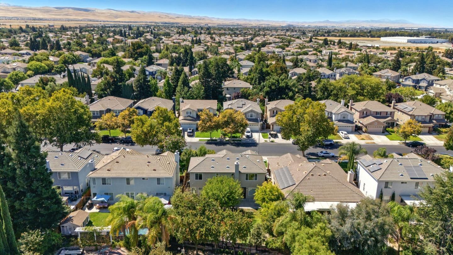 Detail Gallery Image 4 of 44 For 4276 Oakridge Dr, Tracy,  CA 95377 - 4 Beds | 3 Baths