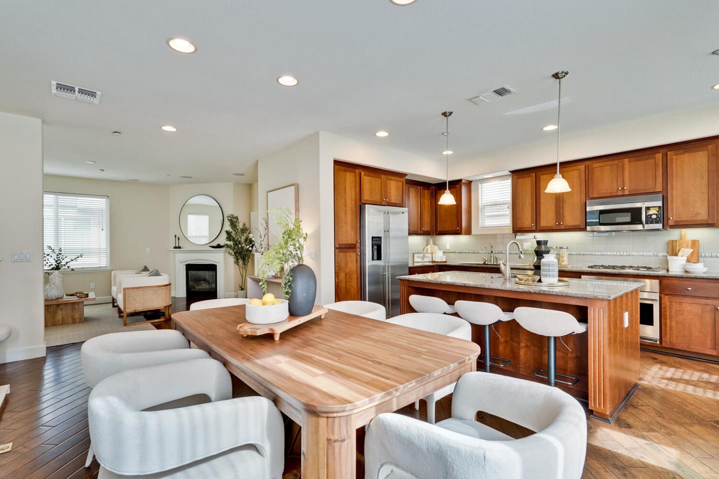 Detail Gallery Image 4 of 75 For 3541 Stout Pl, Santa Clara,  CA 95051 - 3 Beds | 3/1 Baths