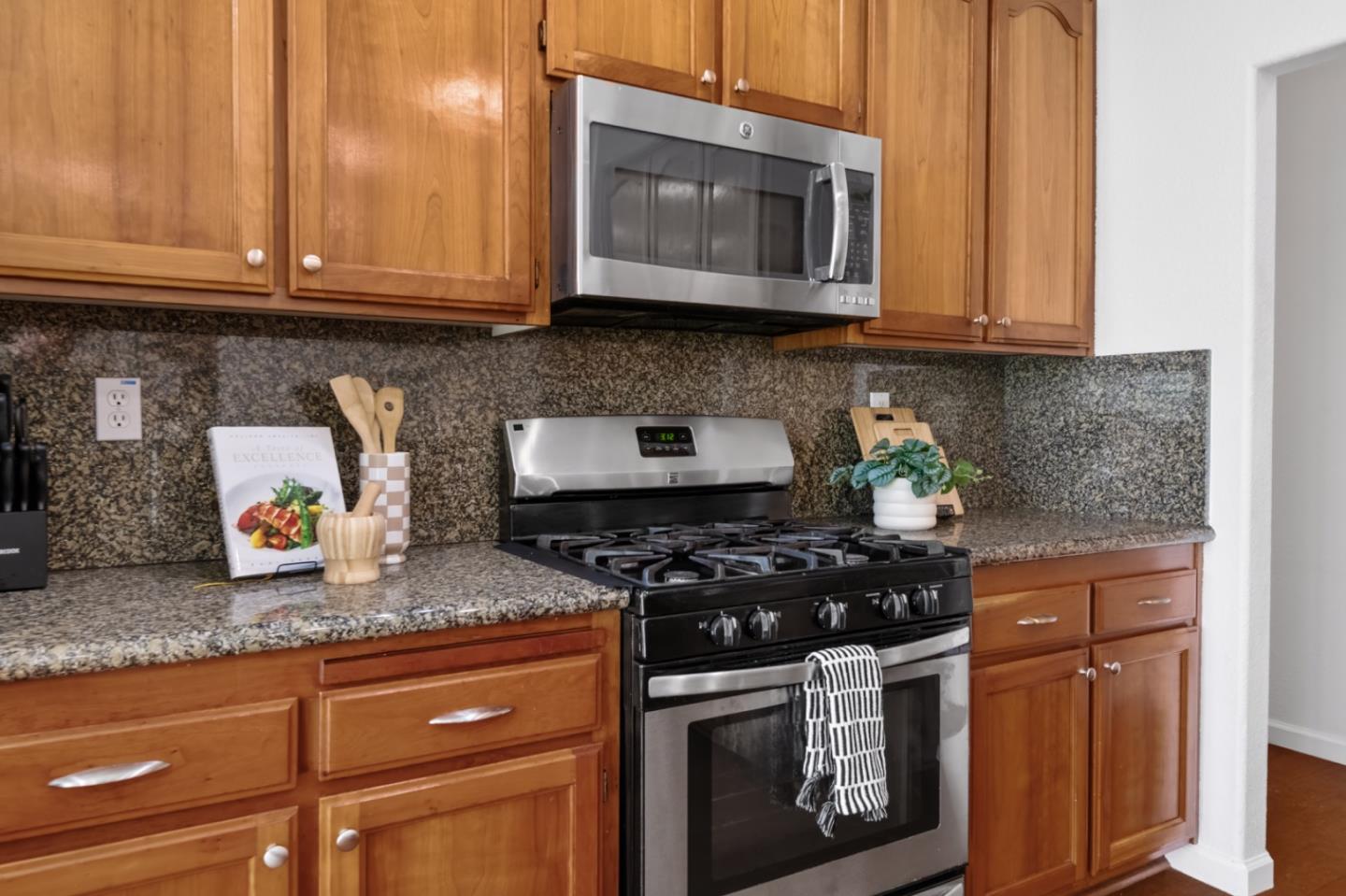 Detail Gallery Image 12 of 45 For 1112 Park West Dr, Pittsburg,  CA 94565 - 4 Beds | 2 Baths