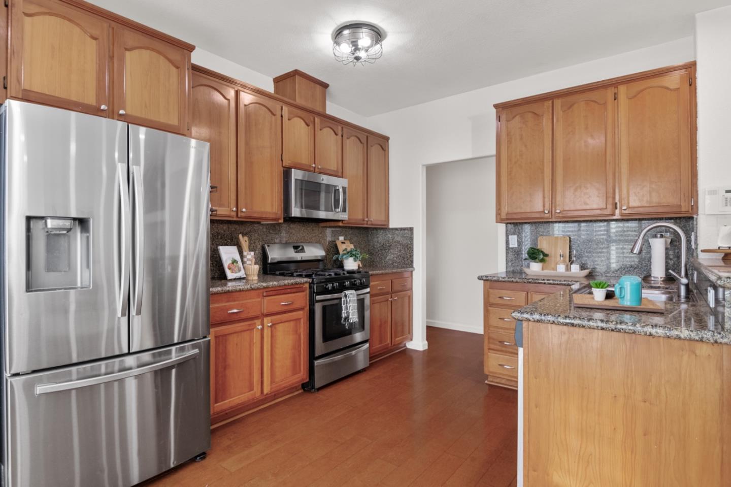 Detail Gallery Image 4 of 45 For 1112 Park West Dr, Pittsburg,  CA 94565 - 4 Beds | 2 Baths