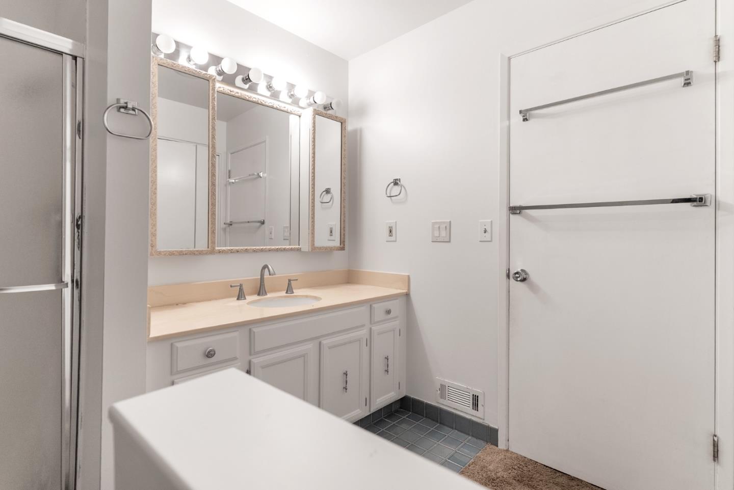 Detail Gallery Image 21 of 29 For 23799 Monterey Salinas Hwy #20,  Salinas,  CA 93908 - 2 Beds | 2 Baths