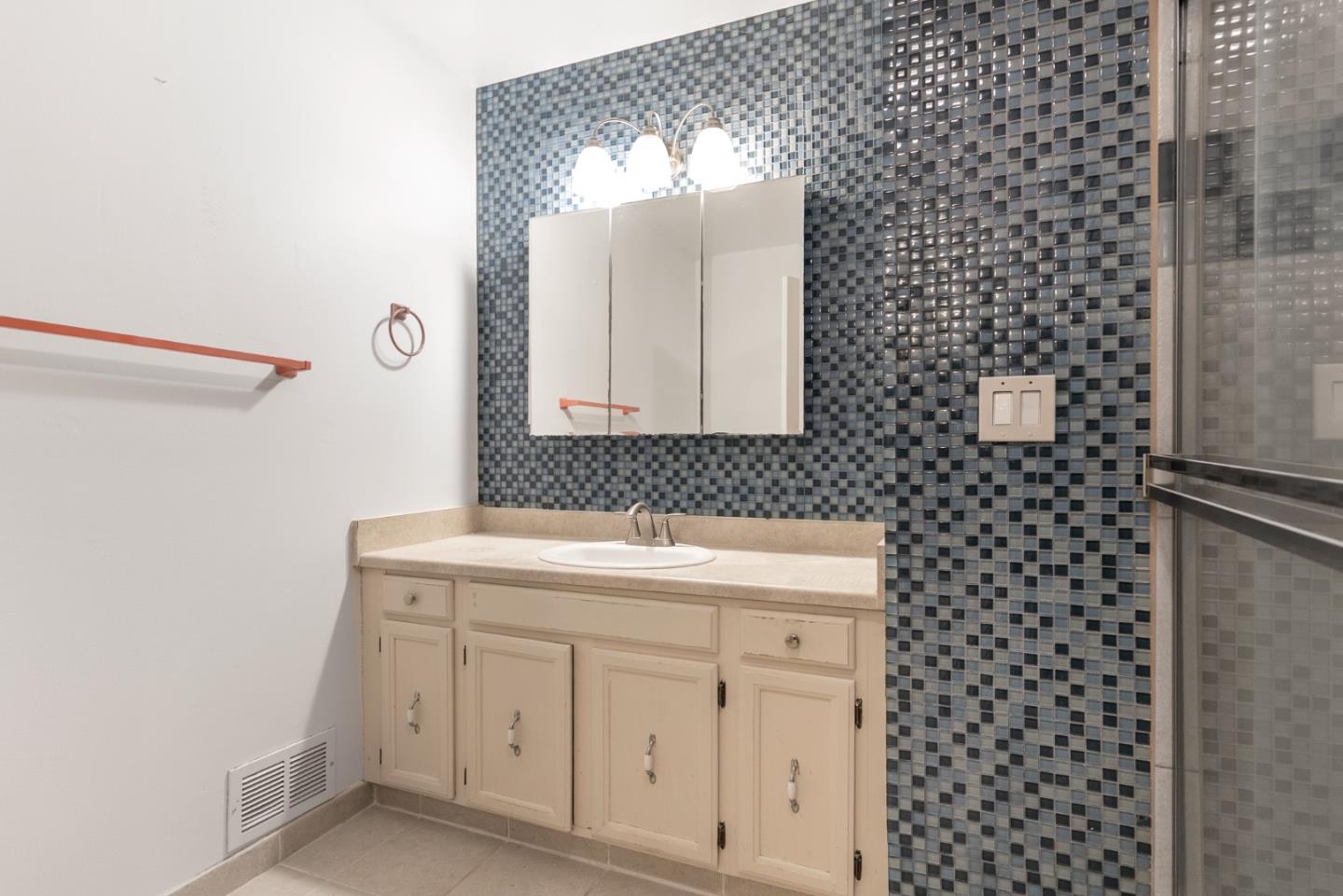 Detail Gallery Image 27 of 29 For 23799 Monterey Salinas Hwy #20,  Salinas,  CA 93908 - 2 Beds | 2 Baths