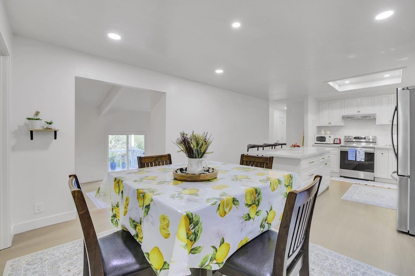 Detail Gallery Image 10 of 55 For 17411 Holiday Dr, Morgan Hill,  CA 95037 - 4 Beds | 2/1 Baths