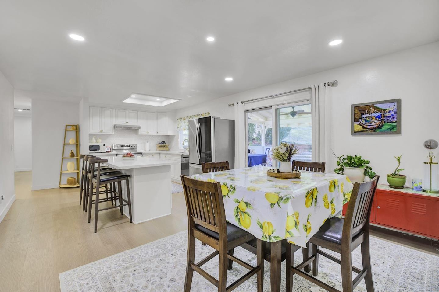 Detail Gallery Image 11 of 55 For 17411 Holiday Dr, Morgan Hill,  CA 95037 - 4 Beds | 2/1 Baths