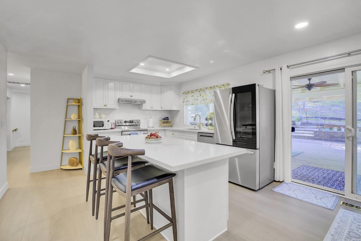 Detail Gallery Image 12 of 55 For 17411 Holiday Dr, Morgan Hill,  CA 95037 - 4 Beds | 2/1 Baths