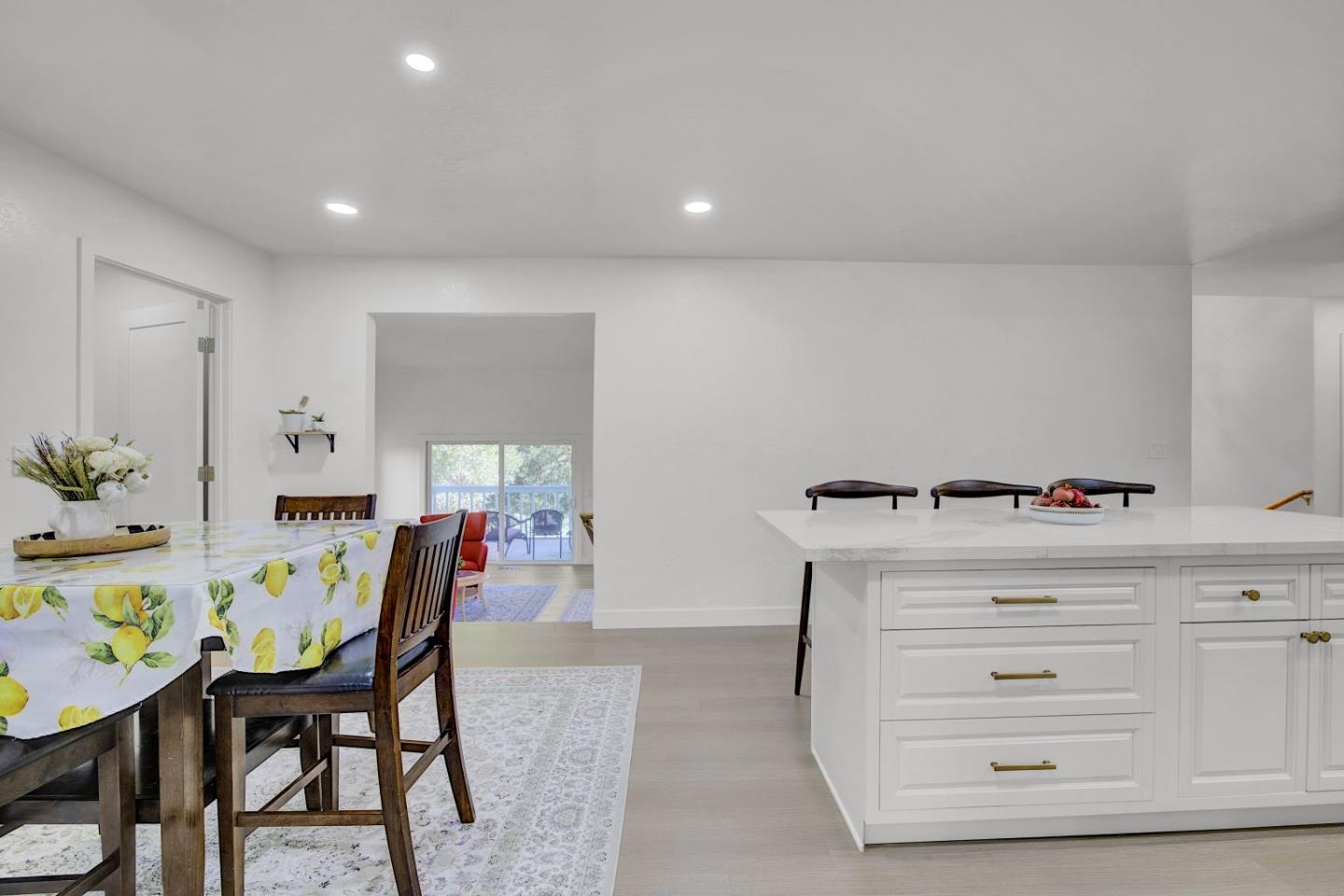 Detail Gallery Image 9 of 55 For 17411 Holiday Dr, Morgan Hill,  CA 95037 - 4 Beds | 2/1 Baths